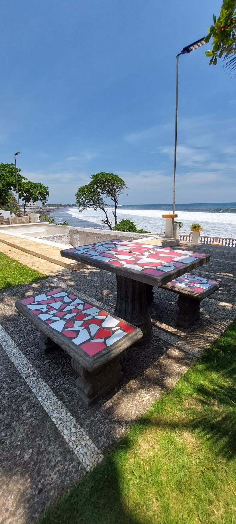 JUEGO DE MESA RECTANGULAR, CON 2 BANCAS INCLUIDAS